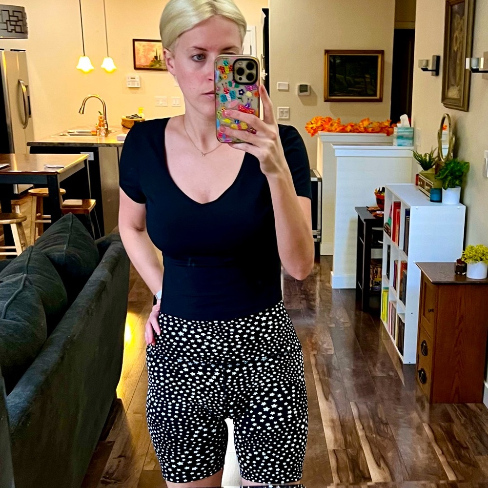 Beyond Yoga Black Stars Jacquard High Waisted Biker Shorts- Size Medium 🖤